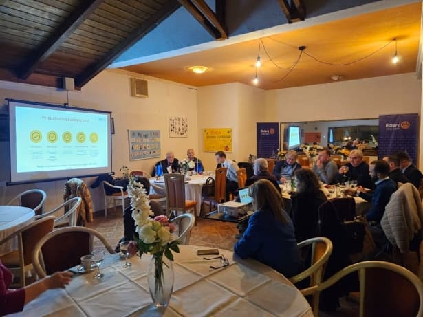 Dodjela Rotary znački članovima kluba - pregled slike 2