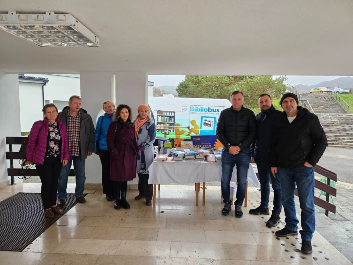 Naši Projekti: Projekat 'Daruj knjigu, pokreni priču'